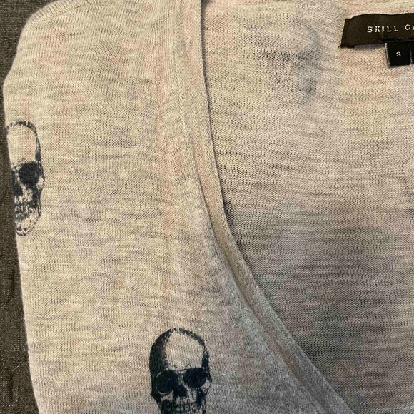 Skull Cashmere shirt
Size small but is loose and fits like a medium - Picture 5 of 6